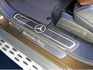 Накладки на пластиковые пороги лист шлифованный логотип Mercedes для Mercedes GLS X166 № MERGLSCL15-01